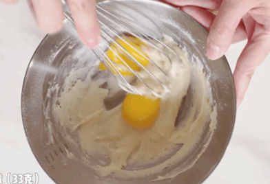 三種口味的迷你小蛋糕，一口一個松軟好吃，出游必備